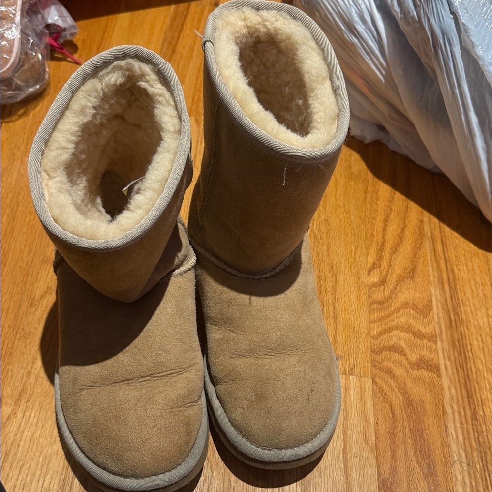 CLASSIC UGG Shearling Boots